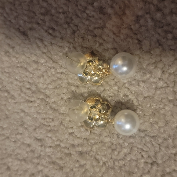 Rose with diamonds with dangling pearl - Picture 2 of 3